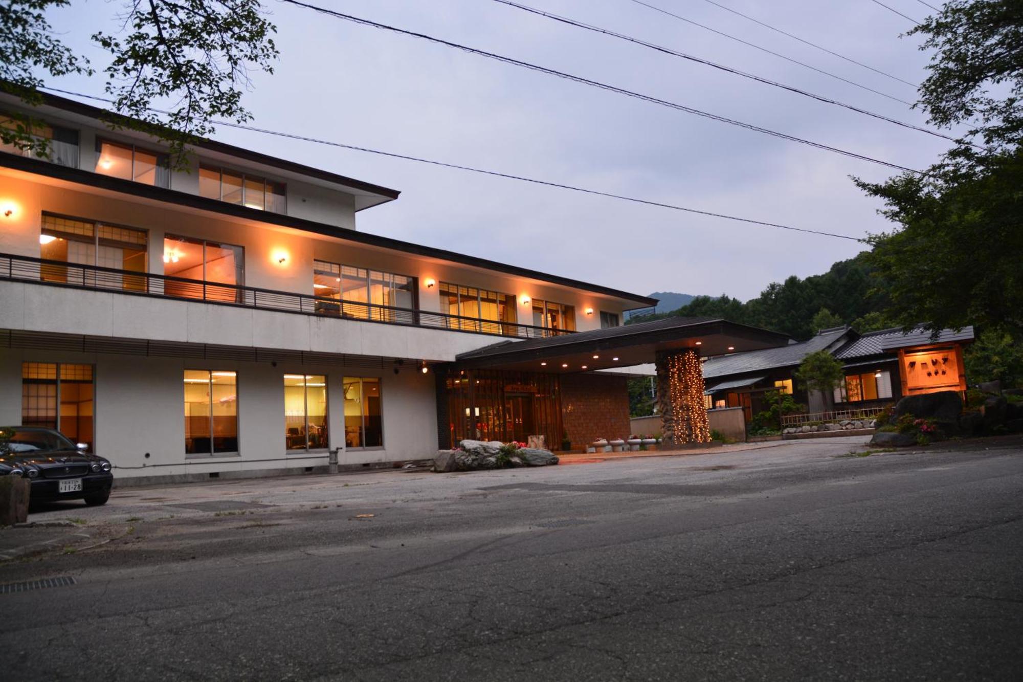Alpine Route Hotel Omači Exteriér fotografie